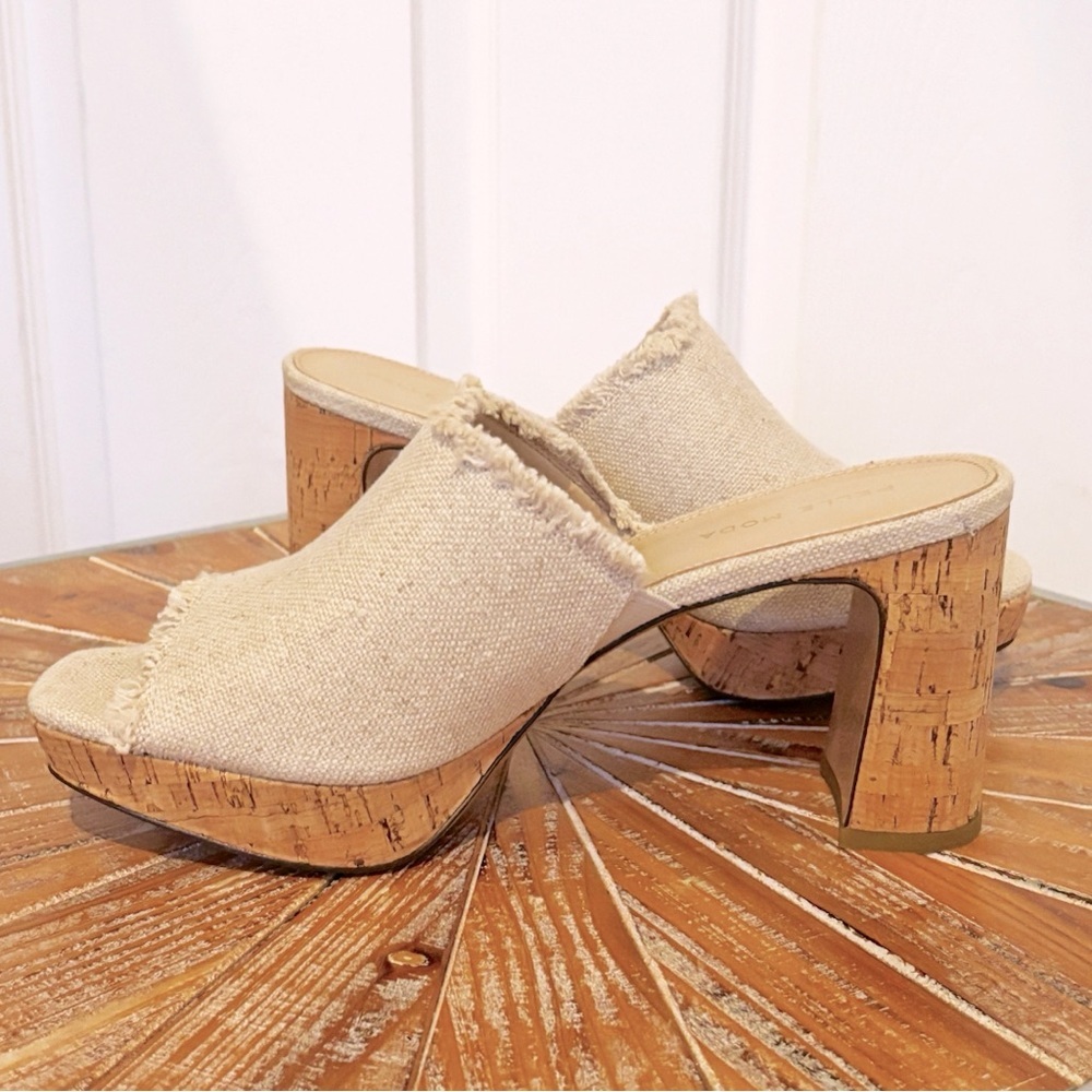 NWOT Pelle Moda Cream Canvas Platform Mules